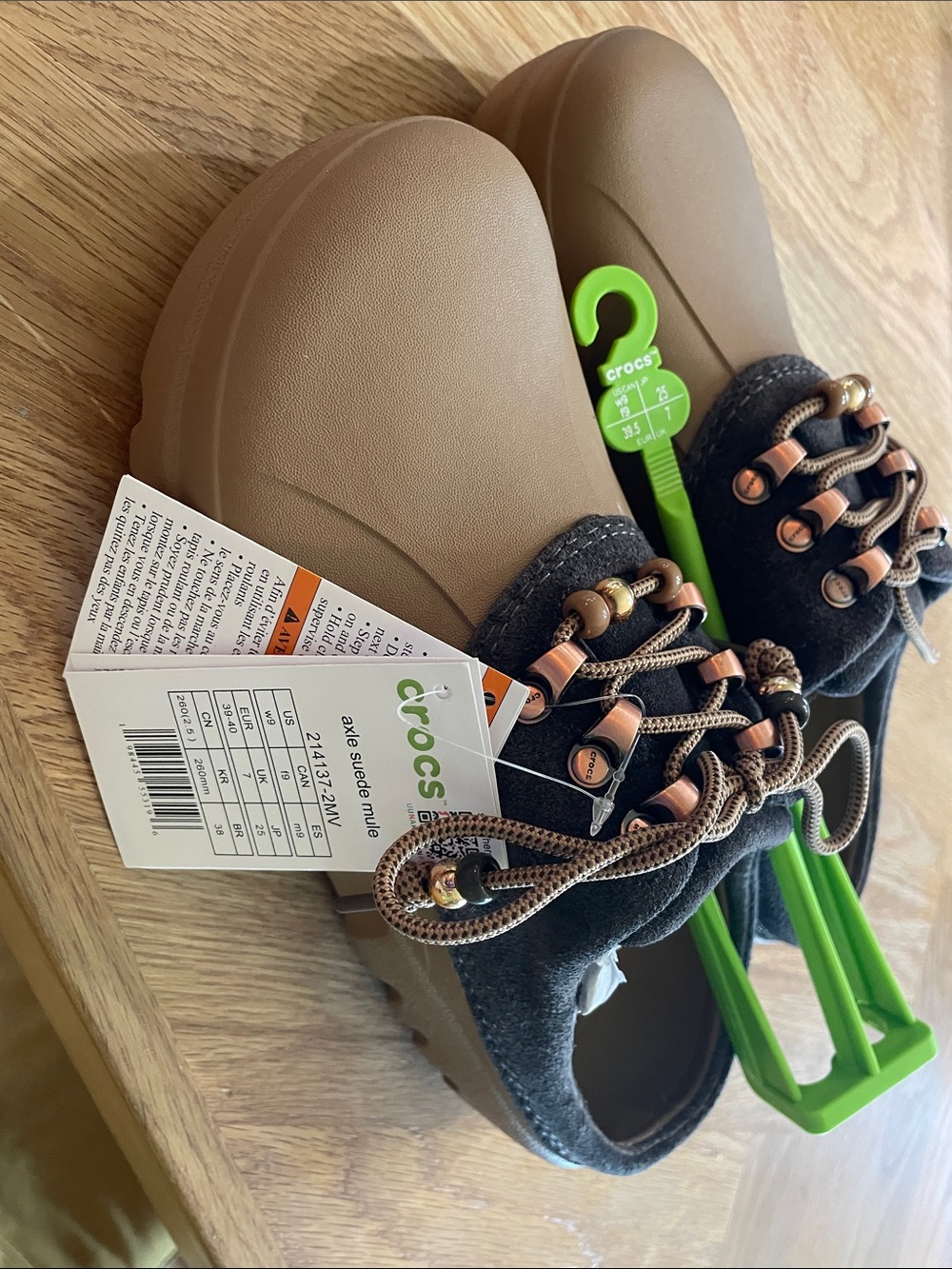Axel suede crocs